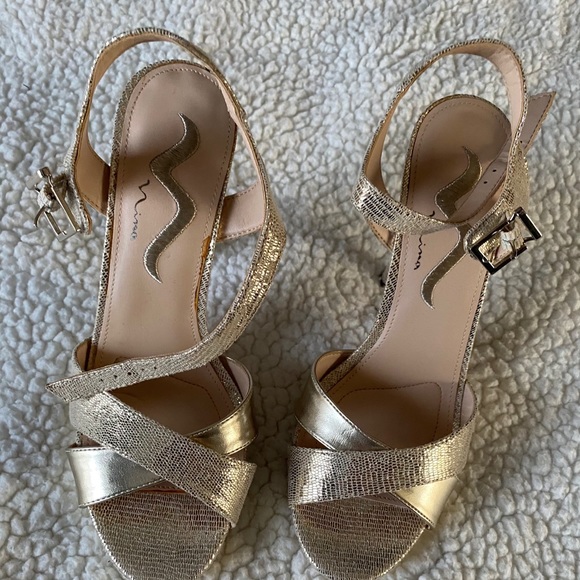 Nina Gold Dress Shoe Sandals Sixe 10 NWOT - Picture 1 of 4